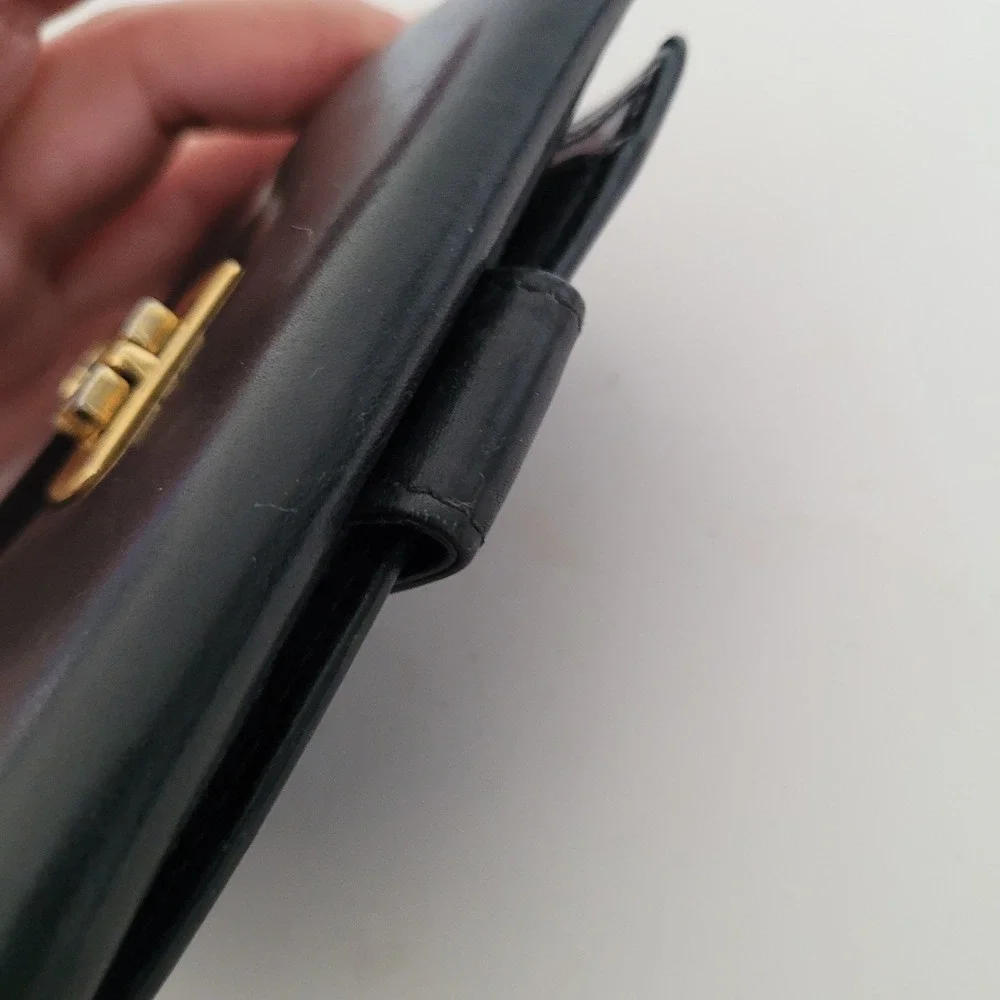 Salvatore Ferragamo Black Leather Gancini Bifold Wallet Vintage 224059 Italy